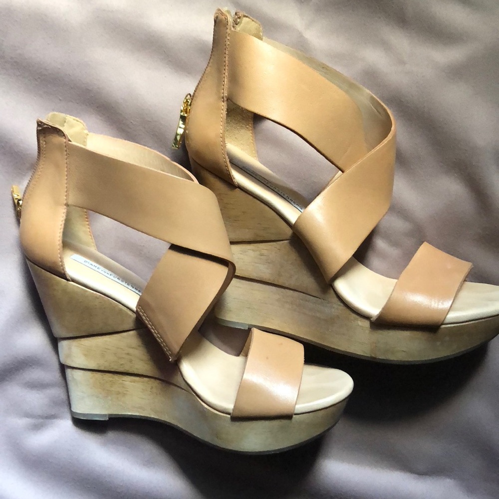 DvF Opal Crisscross Wedge Sandal 7.5